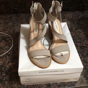 Brand New Steve Madden Collins Light Gray Suede Annle Strap Heels